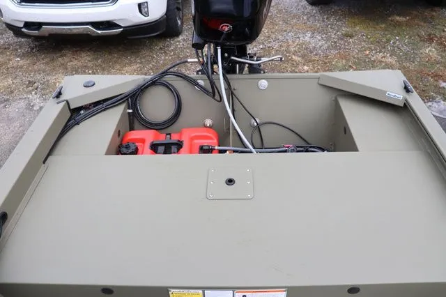 Slide: The Image of Tracker Grizzly 1648 SC 2026 - 8