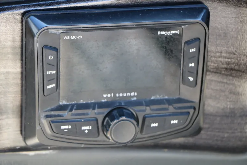 Slide: The Image of Silver Wave 2210 SW5 L Tri toon 2020 - 35