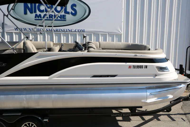 Slide: The Image of Silver Wave 2210 SW5 L Tri toon 2020 - 6