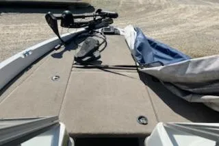 Slide: The Image of 2004 Ranger 210 Reata boat deck with trolling motor and cover. - 17