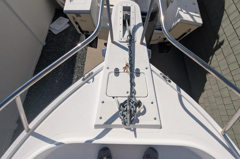 Slide: The Image of Bow view of 1993 Shamrock 220 Walkaround boat with anchor chain and railing. - 22