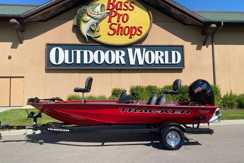 The Image of 2026 Tracker Pro Team 195 boat displayed at Bass Pro Shops Outdoor World. - 0