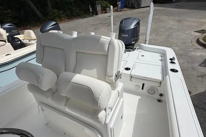 Slide: The Image of 2018 Sea Hunt BX 25 FS boat with white seating and Yamaha outboard motor. - 19