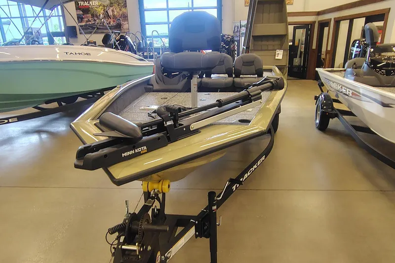 Slide: The Image of Tracker Pro Team 175 Crappie Edition 2026 - 10