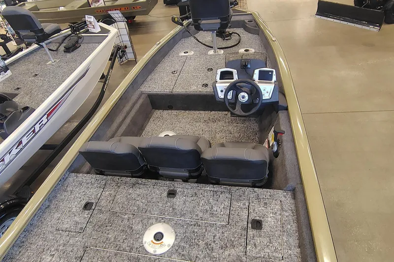 Slide: The Image of Tracker Pro Team 175 Crappie Edition 2026 - 13