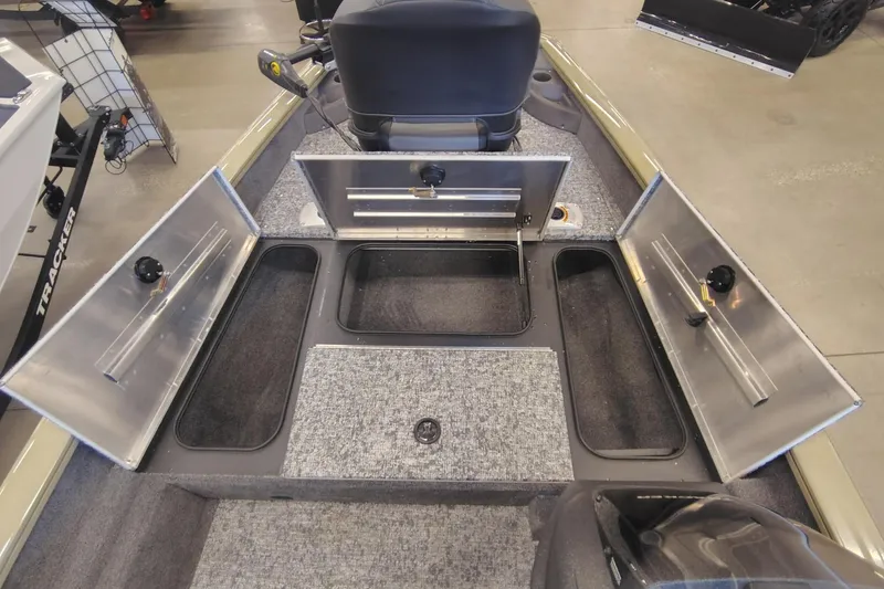 Slide: The Image of Tracker Pro Team 175 Crappie Edition 2026 - 14