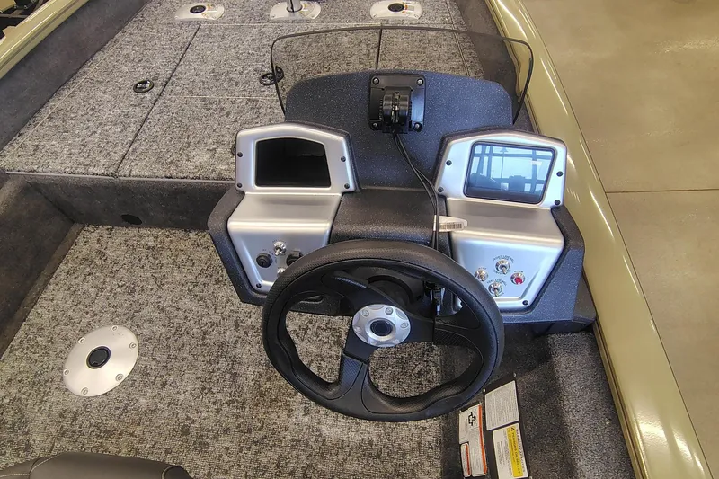 Slide: The Image of Tracker Pro Team 175 Crappie Edition 2026 - 15