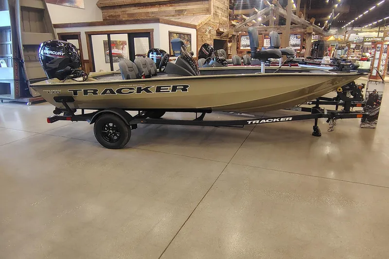 Slide: The Image of Tracker Pro Team 175 Crappie Edition 2026 - 9