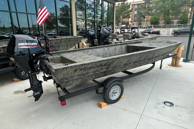 Slide: The Image of Tracker Grizzly 1648 Utility 2026 - 6