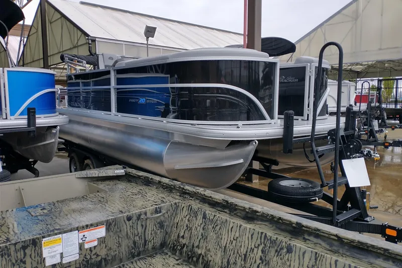 The Image of Sun Tracker Party Barge 20 DLX 2026 - undefined