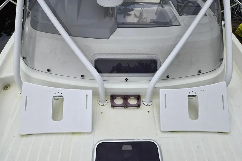 Slide: The Image of 2020 Jeanneau Leader 9.0 WA boat deck with windshield and fittings. - 7