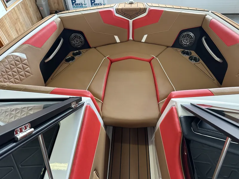 Slide: The Image of Nautique Super Air Nautique GS22 2026 - 5