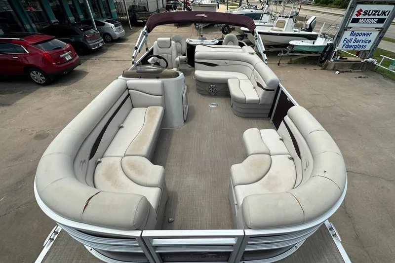 Slide: The Image of 2018 Bennington 20 SX Fish pontoon boat with spacious seating and modern design. - 16