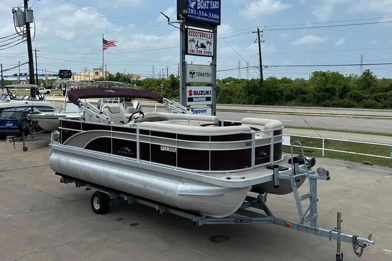 Slide: The Image of 2018 Bennington 20 SX Fish pontoon boat on trailer at dealership. - 5