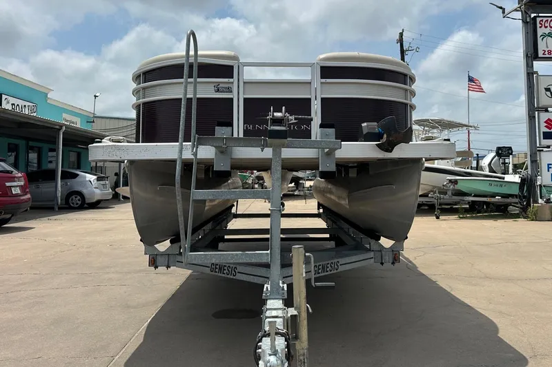 Slide: The Image of 2018 Bennington 20 SX Fish pontoon boat on trailer at dealership. - 7