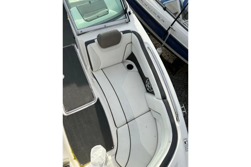 Slide: The Image of 2016 Yamaha Boats 212SS interior seating area with white upholstery and speaker. - 15