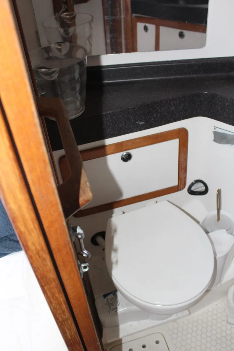 Slide: The Image of Bathroom in Catalina 42 MkII sailboat, year 2004. - 28