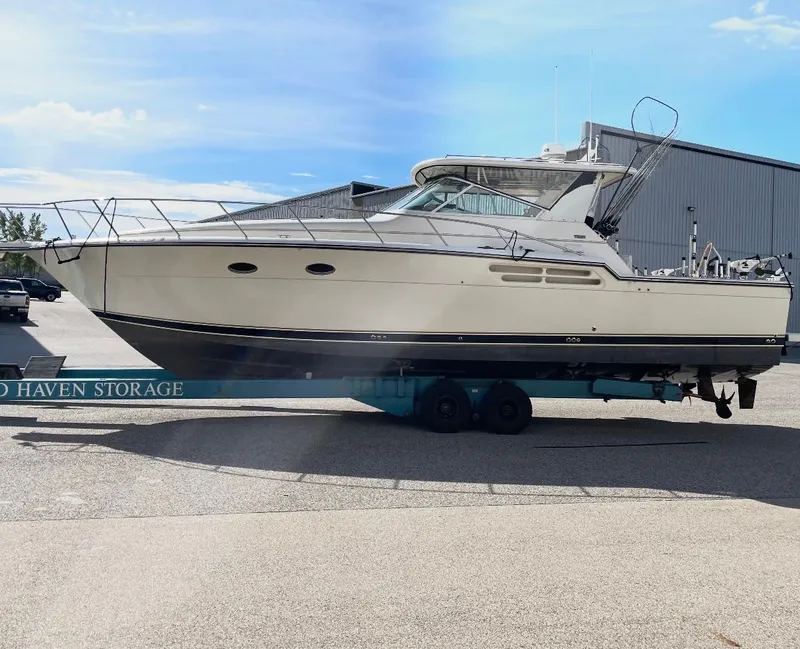 The Image of Tiara 4300 Open 1999 - 0