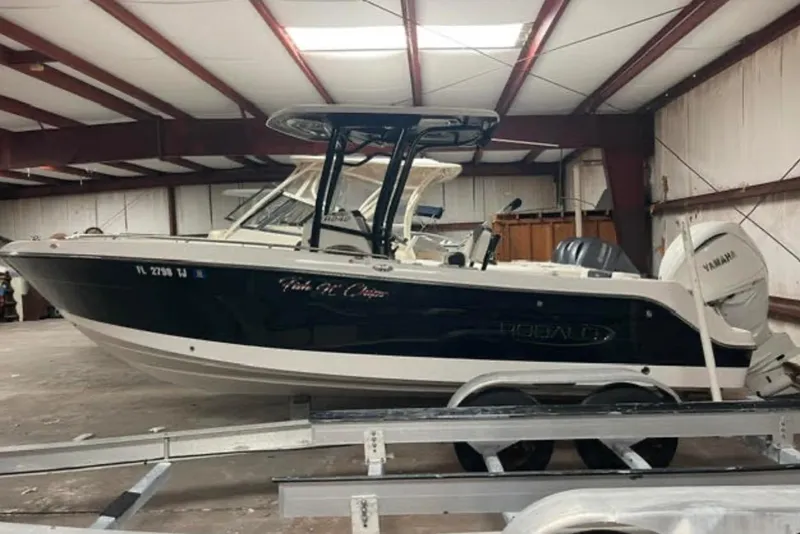 The Image of Robalo R242 Explorer 2023 - undefined
