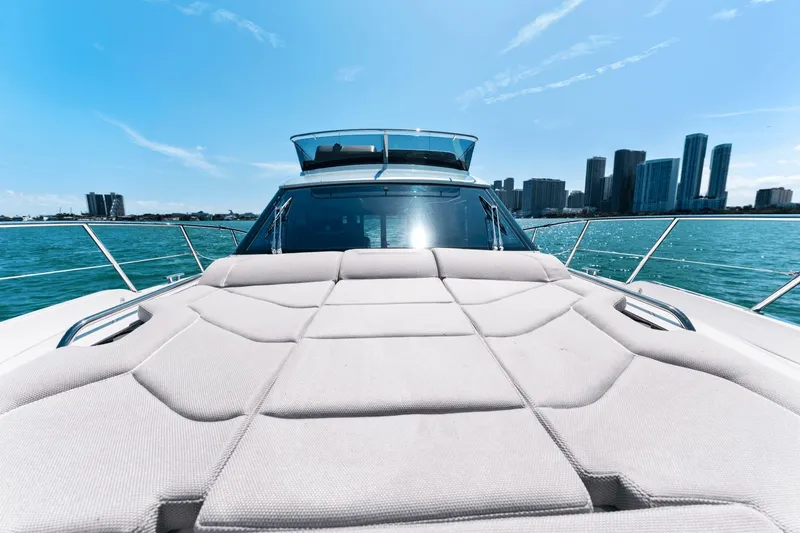Slide: The Image of Galeon 440 Fly 2025 - 12