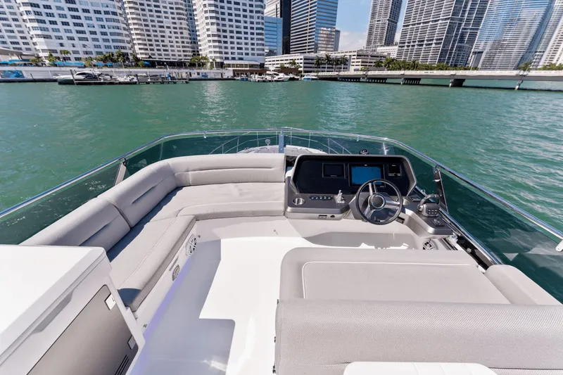 Slide: The Image of Galeon 440 Fly 2025 - 18