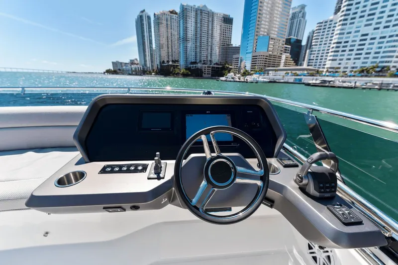 Slide: The Image of Galeon 440 Fly 2025 - 19