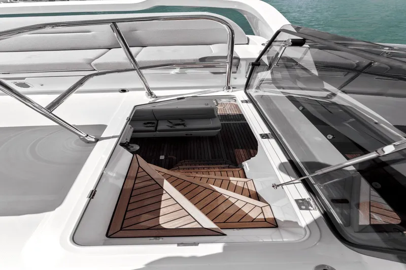 Slide: The Image of Galeon 440 Fly 2025 - 27