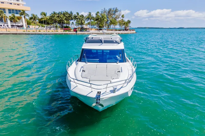 Slide: The Image of Galeon 440 Fly 2025 - 3