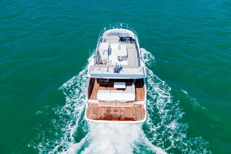 Slide: The Image of Galeon 440 Fly 2025 - 6