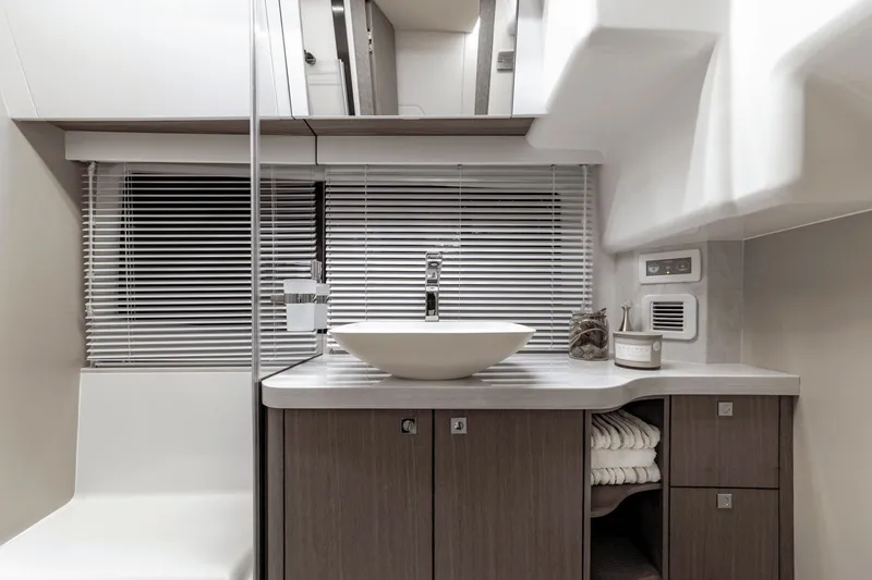 Slide: The Image of Galeon 440 Fly 2025 - 68