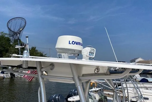 Slide: The Image of Boston Whaler 240 Outrage 2007 boat with radar and fishing equipment on a sunny day. - 10