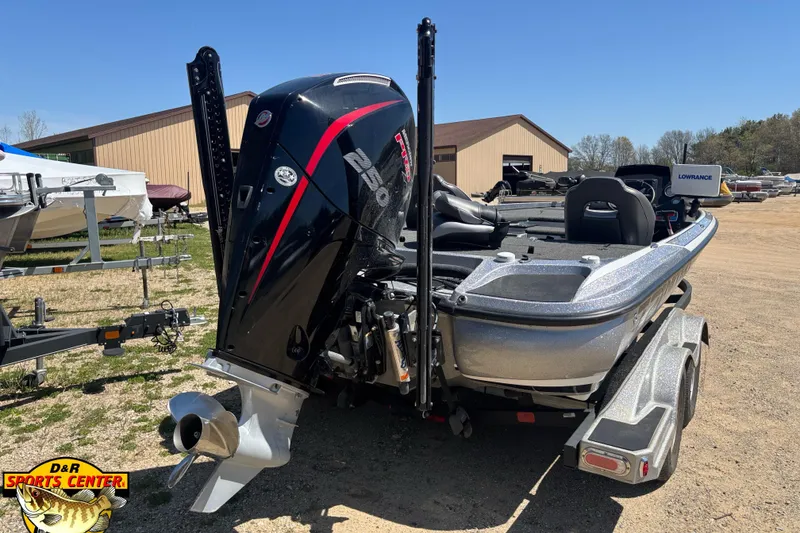 The Image of 2019 Nitro Z21 boat with powerful outboard motor, parked outdoors at D&R Sports Center. - 3
