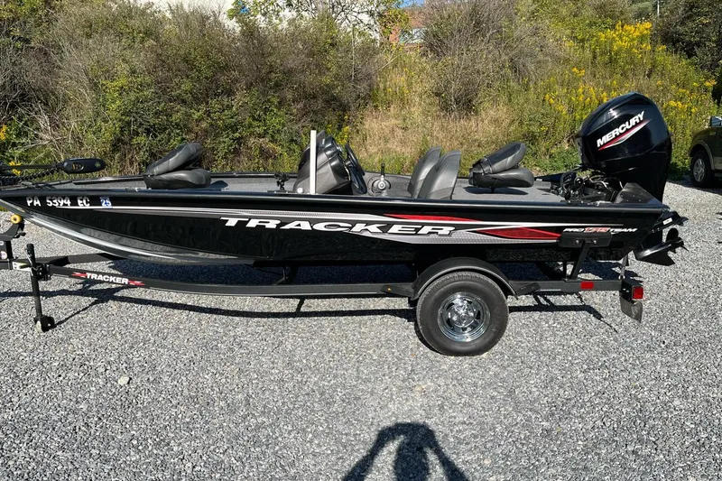 The Image of Tracker Pro Team 175 TXW 2023 - undefined
