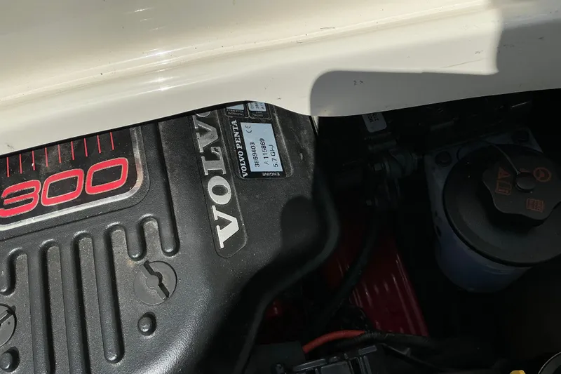 Slide: The Image of Volvo Penta engine in 2010 Stingray 250 LR boat, showcasing model details. - 9