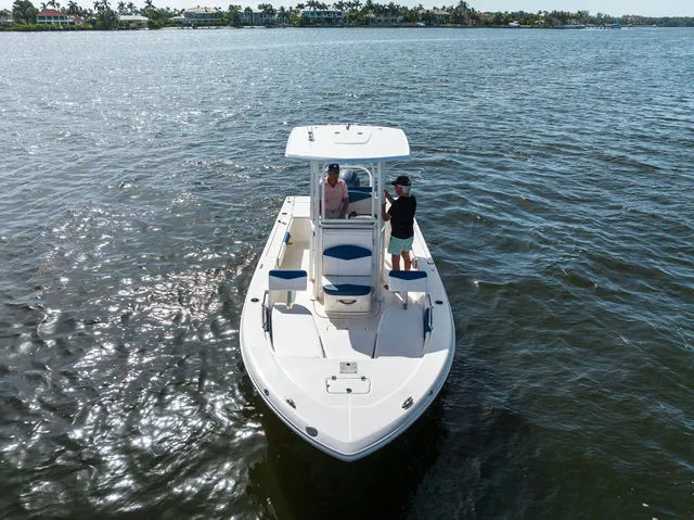 Slide: The Image of Robalo 226 Cayman 2018 - 25