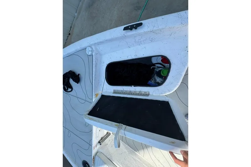 Slide: The Image of 2005 Kenner 21 VX boat deck with open storage compartment. - 9