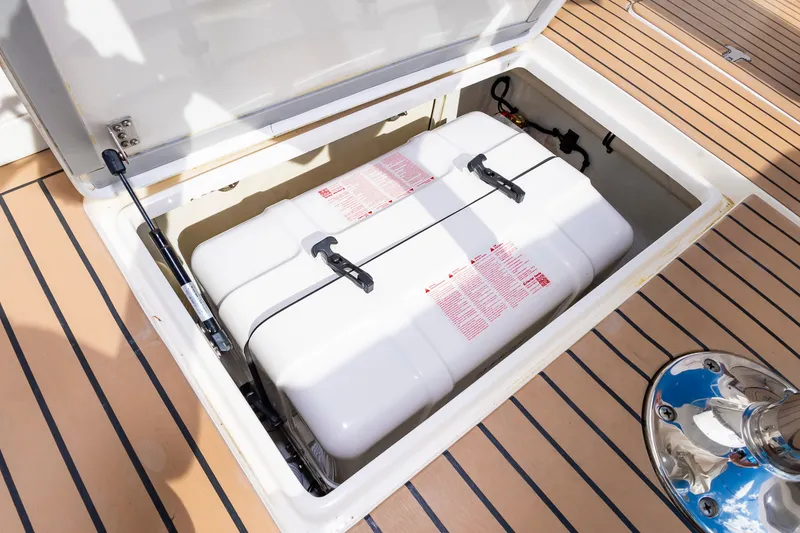 Slide: The Image of Intrepid 475 Sport Yacht 2010 - 20
