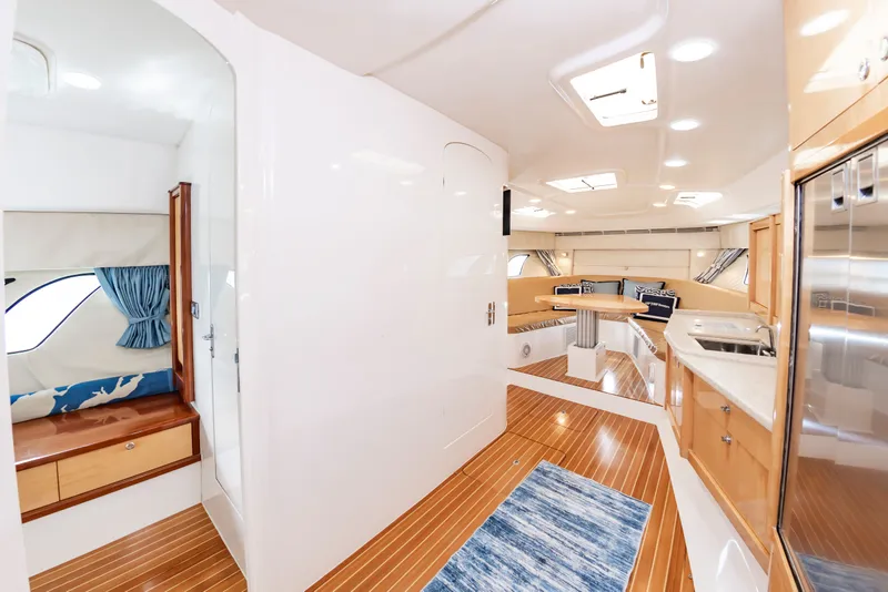 Slide: The Image of Intrepid 475 Sport Yacht 2010 - 30