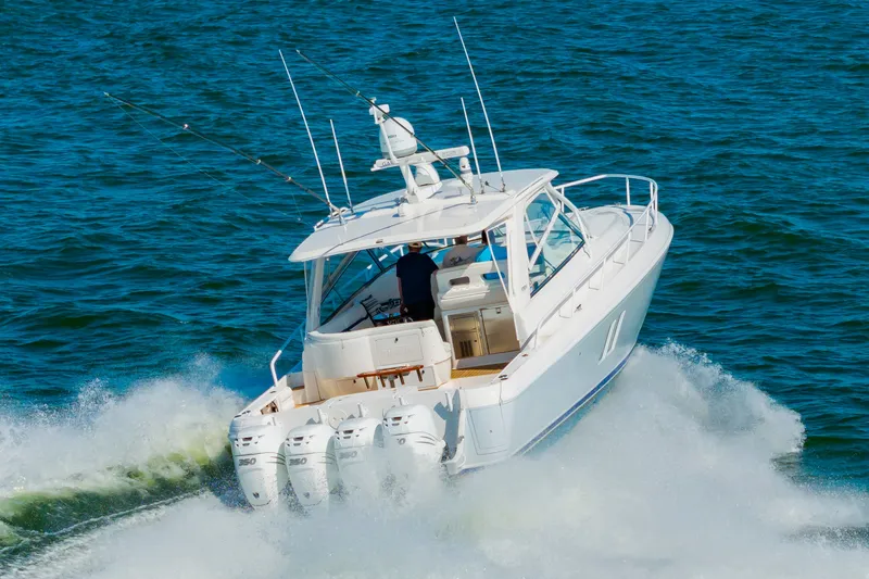 Slide: The Image of Intrepid 475 Sport Yacht 2010 - 4
