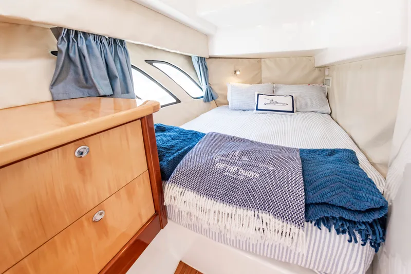 Slide: The Image of Intrepid 475 Sport Yacht 2010 - 50