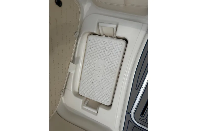 Slide: The Image of Chris Craft 262 Sport Deck 2000 boat interior with built-in Igloo cooler. - 20