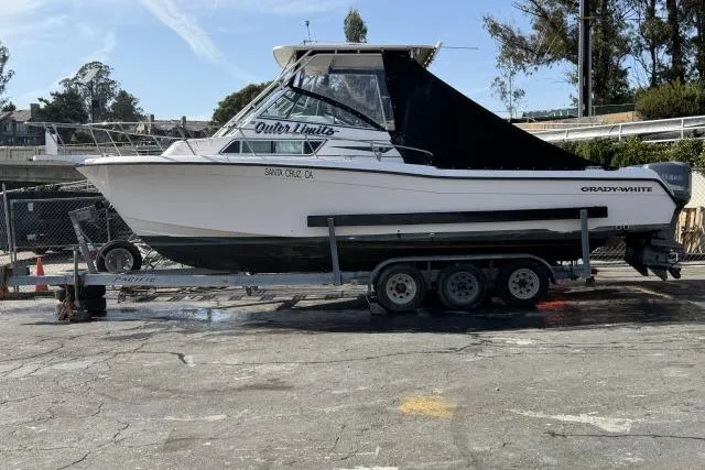 The Image of 1996 Grady-White Sailfish 272 boat on trailer, Santa Cruz, CA. - 1