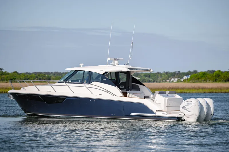 Slide: The Image of Manufacturer Provided Image: Top view of 2022 Tiara Yachts 43 LE model boat layout. - 77