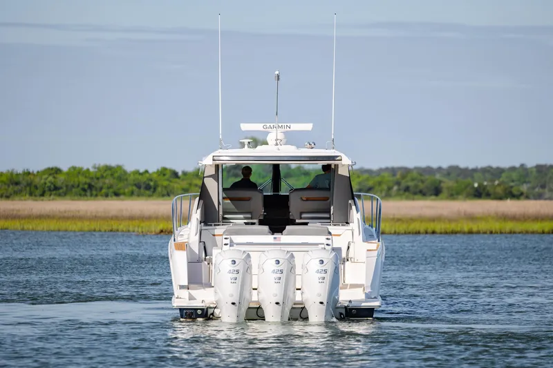 Slide: The Image of Manufacturer Provided Image: Top view layout of 2022 Tiara Yachts 43 LE model boat. - 78