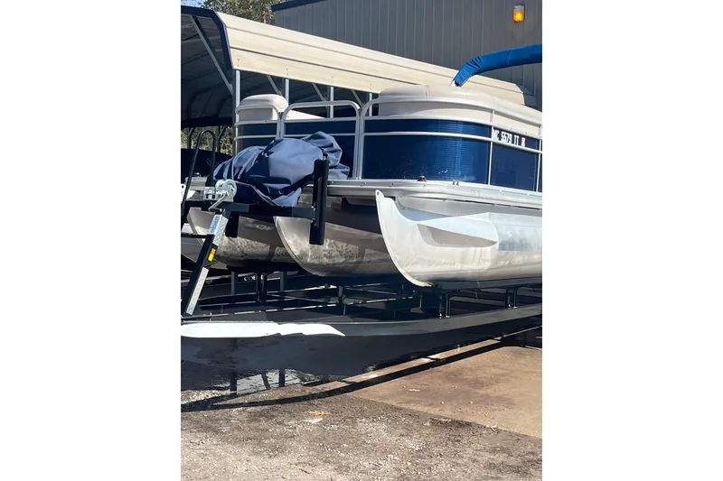 Slide: The Image of 2014 Bennington 22 SLX pontoon boat on trailer, blue and white exterior. - 7