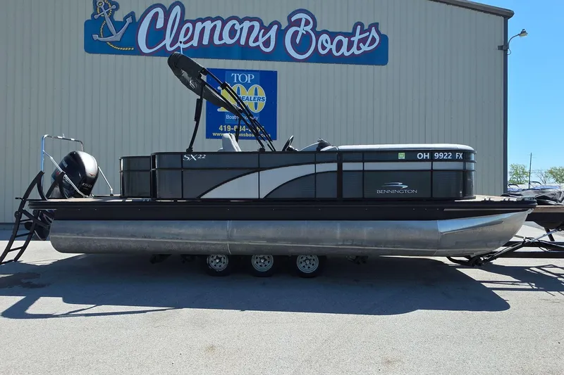 The Image of 2020 Bennington SX 22 SSLDX pontoon boat at Clemons Boats dealership. - 0