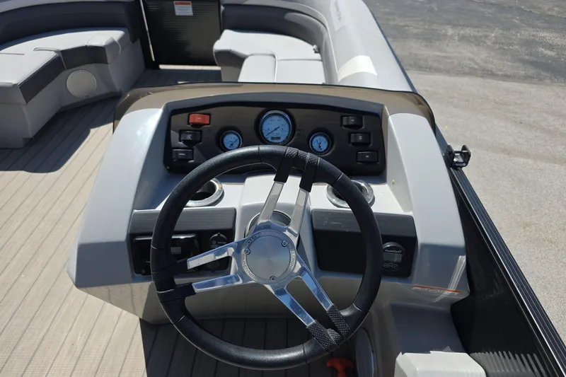 Slide: The Image of Steering console of a 2020 Bennington SX 22 SSLDX pontoon boat. - 13