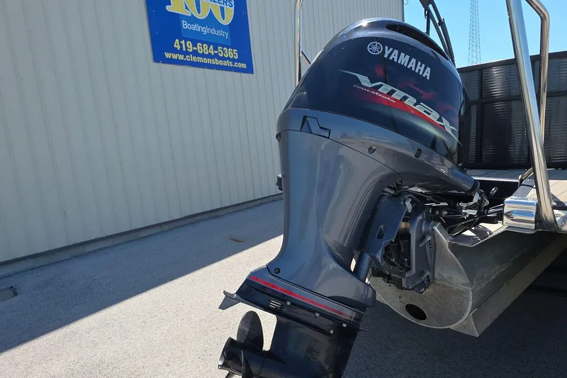 Slide: The Image of 2020 Bennington SX 22 SSLDX with Yamaha VMAX outboard motor at Clemons Boats. - 6