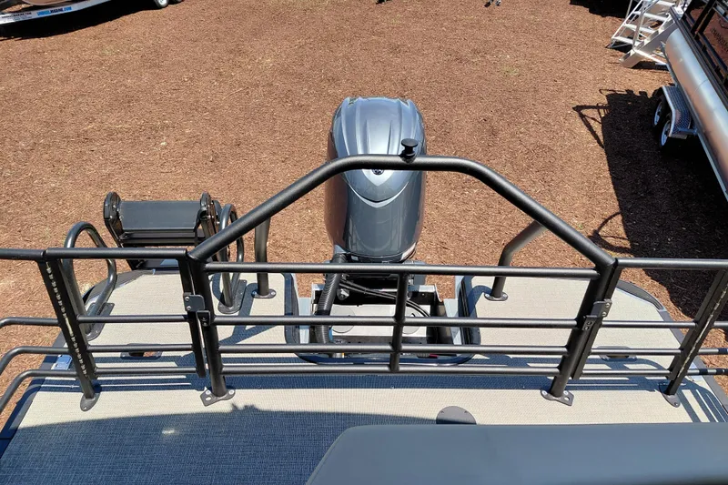 Slide: The Image of Starcraft EXS 3 Q DH 2026 boat with outboard motor. - 24