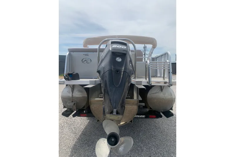 Slide: The Image of 2015 Avalon Windjammer Elite 25' pontoon boat with powerful outboard motor. - 3